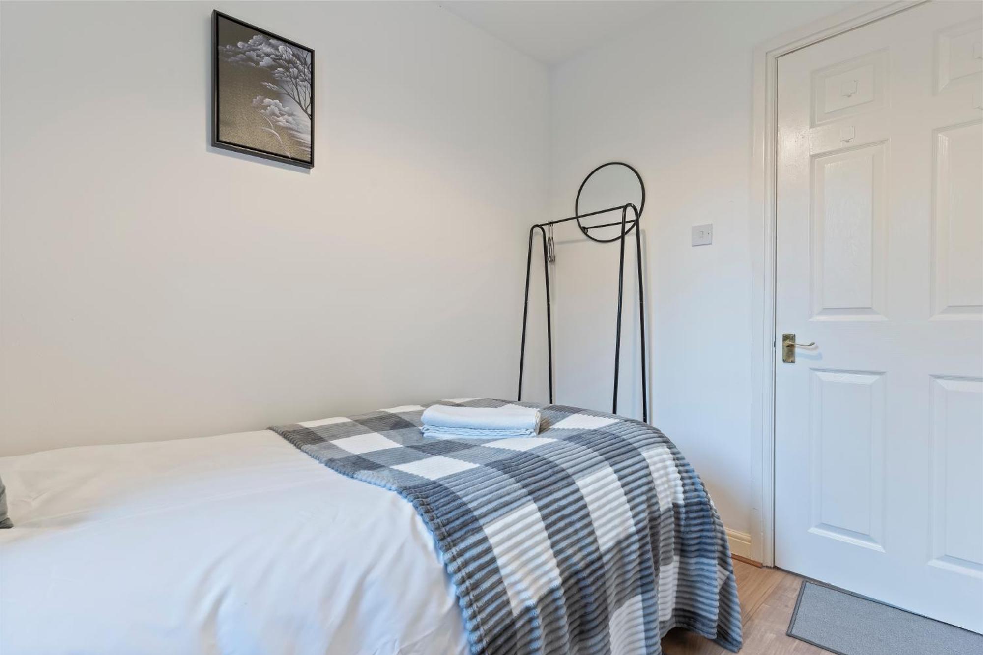 Ferienhaus Lovely 4br House In The With Parking *