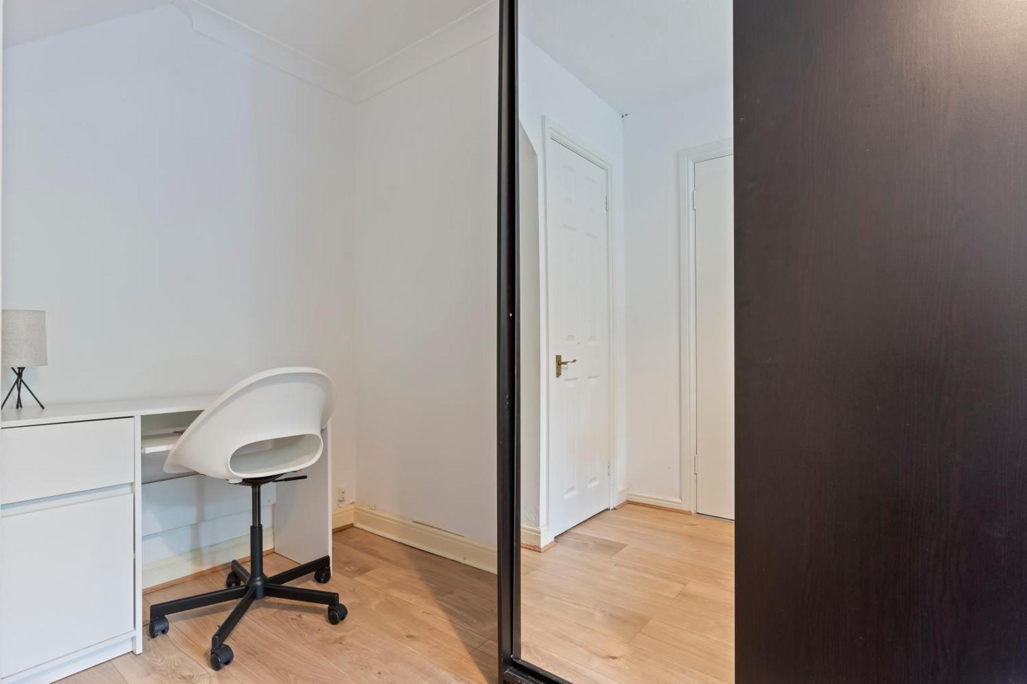 Ferienhaus Lovely 4br House In The With Parking London